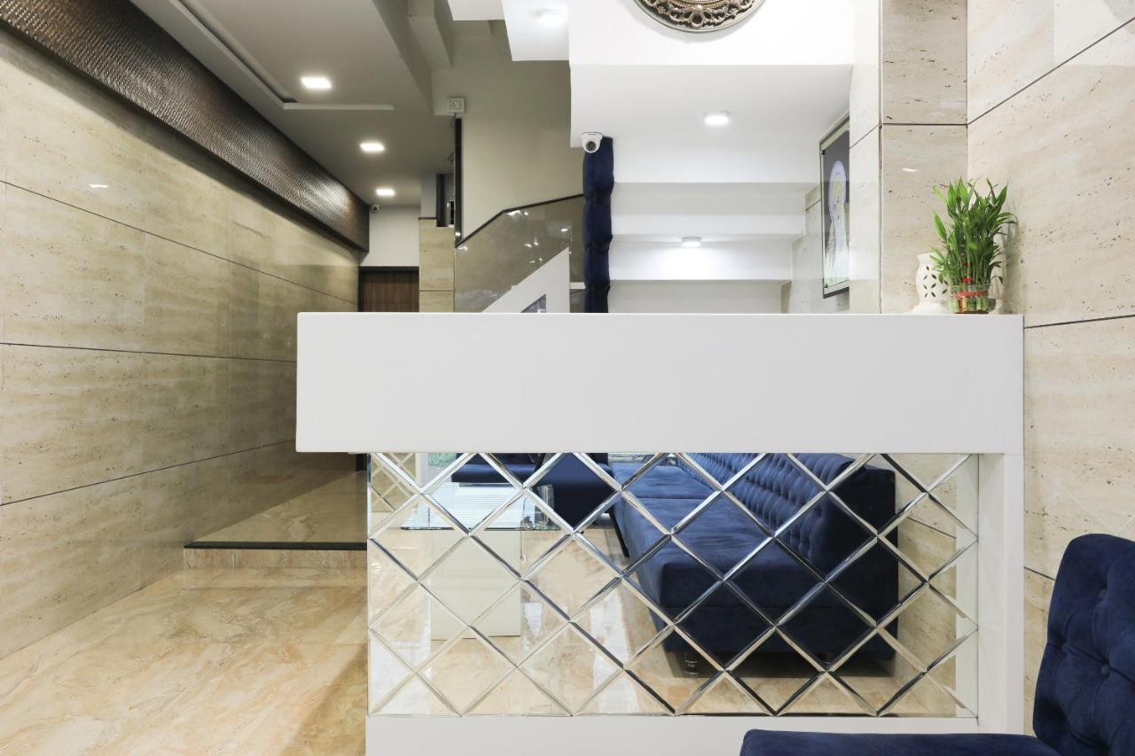 Отель Oyo 60577 Sukhmani Residency Индаур Экстерьер фото