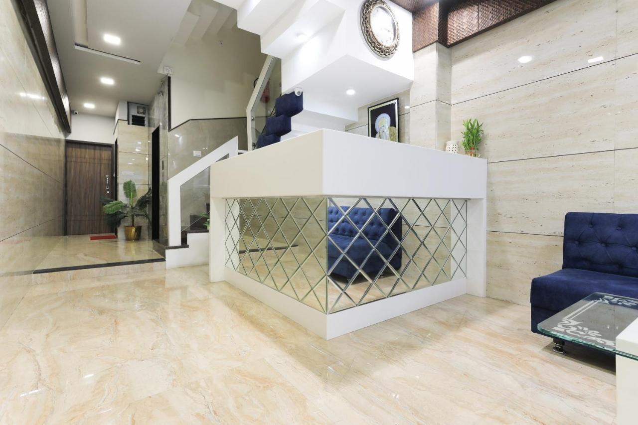 Отель Oyo 60577 Sukhmani Residency Индаур Экстерьер фото